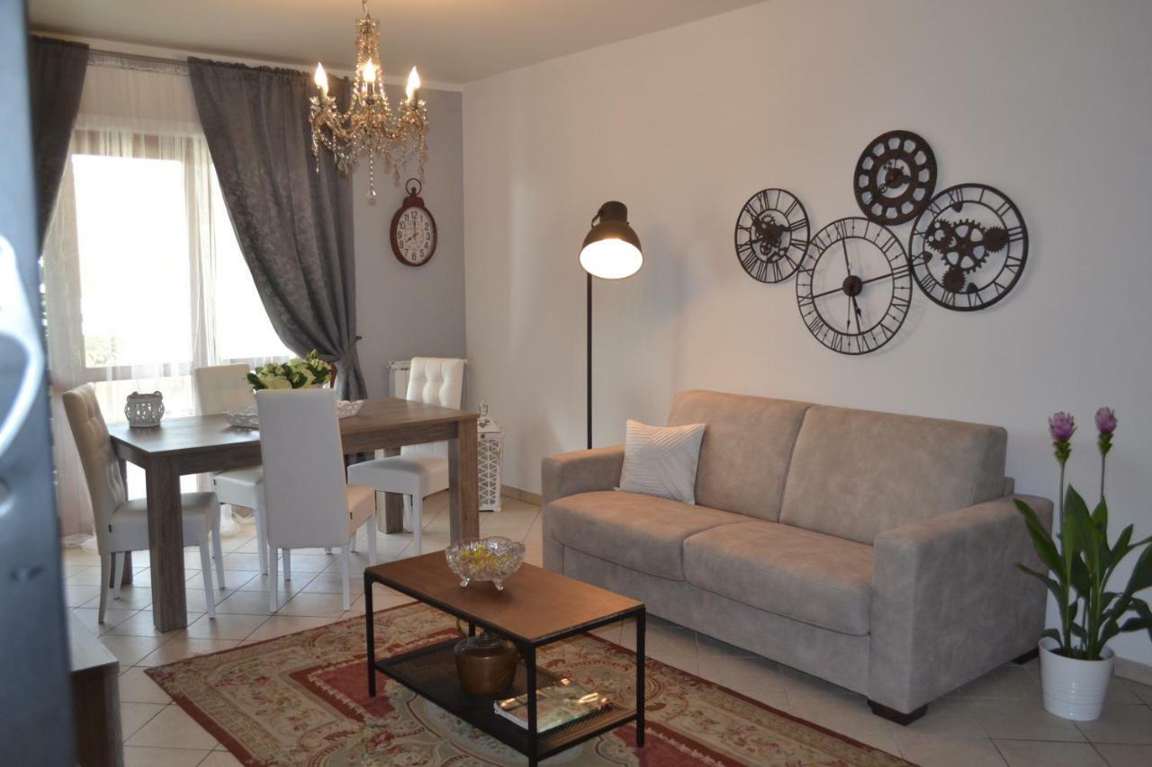 Airport & Fair Suite Apartments ฟิวมิชีโน ภายนอก รูปภาพ