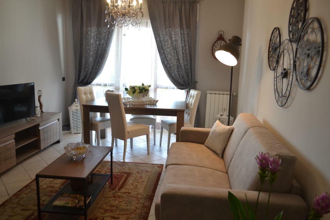 Airport & Fair Suite Apartments ฟิวมิชีโน ภายนอก รูปภาพ