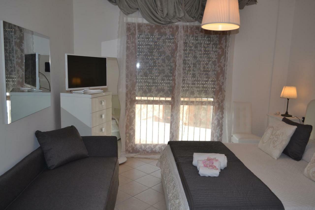 Airport & Fair Suite Apartments ฟิวมิชีโน ภายนอก รูปภาพ