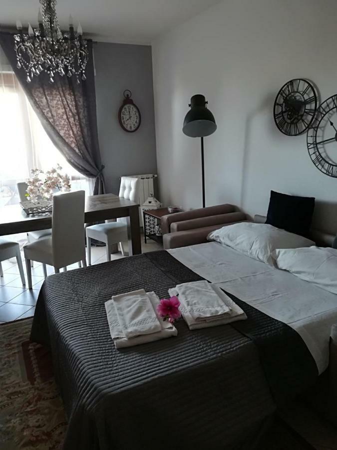 Airport & Fair Suite Apartments ฟิวมิชีโน ภายนอก รูปภาพ